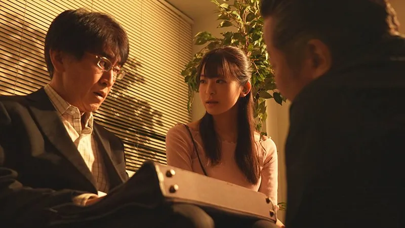 Anh xã vay nợ bang hội, vợ phải bán thân để trả nợ