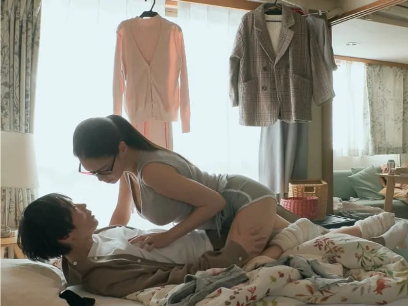 được chị nhà đối diện "an ủi" khi nhân tình đi ngoại tình